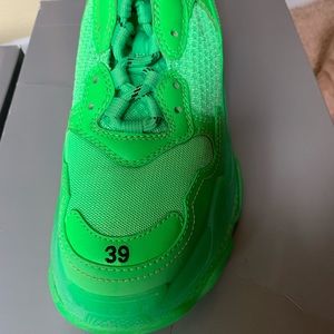 Women’s/ men’s Balenciaga triple s